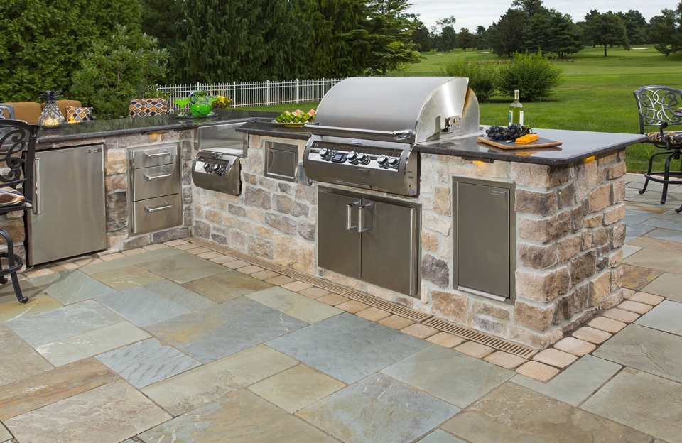 Outdoor kitchen grill and appliances